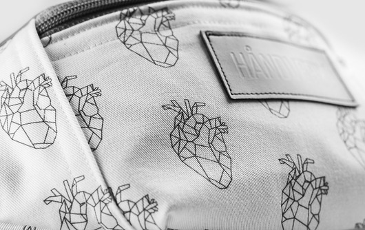 Nerka z serii GEOMETRY. Hearts on white Handverk