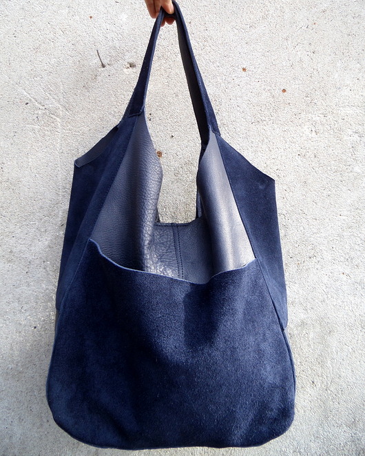 torby na ramię Granatowa miękka skórzana torba typu worek