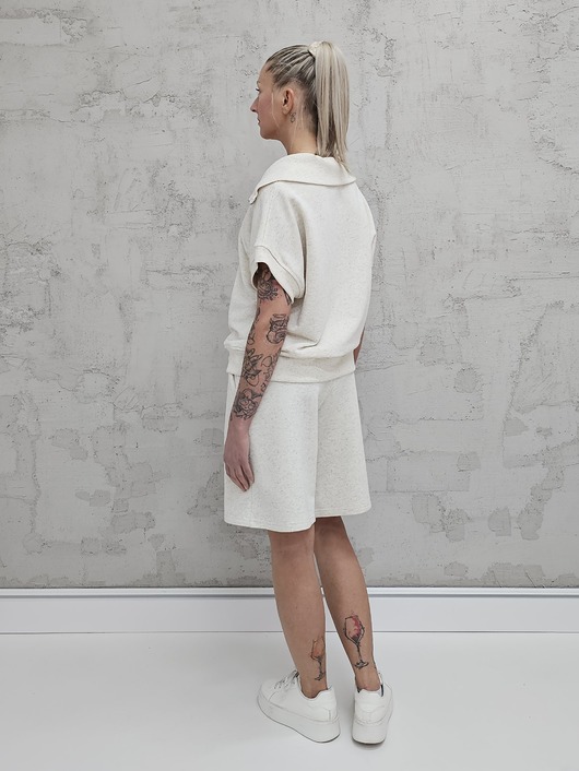 komplety damskie Amrita komplet bezrękawnik z zamkiem i spodenki Straciatella