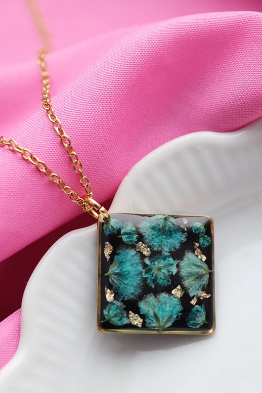 wisiory Naszyjnik z turkusową gipsówką