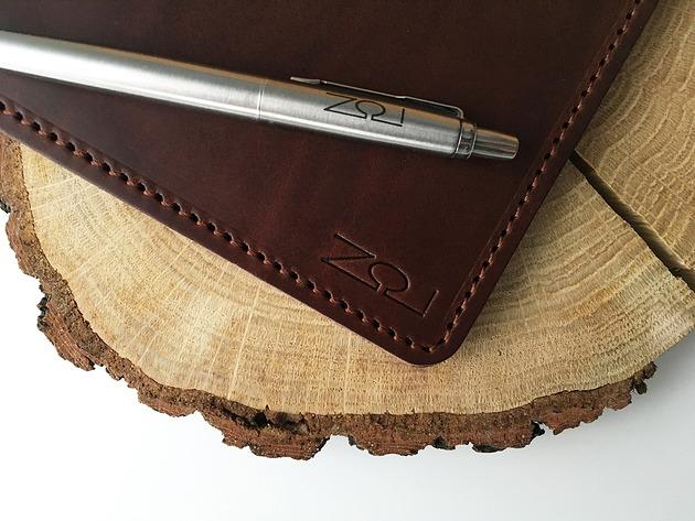 notatniki i albumy ZOI BROWN  wieczny skórzany notes  z kieszonką