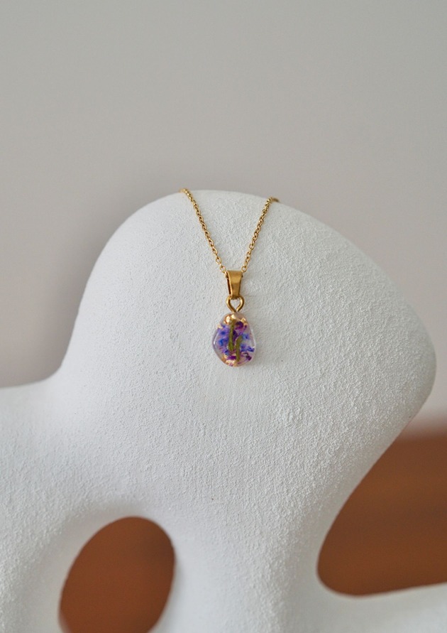 złote naszyjniki Naszyjnik z fioletową gipsówką