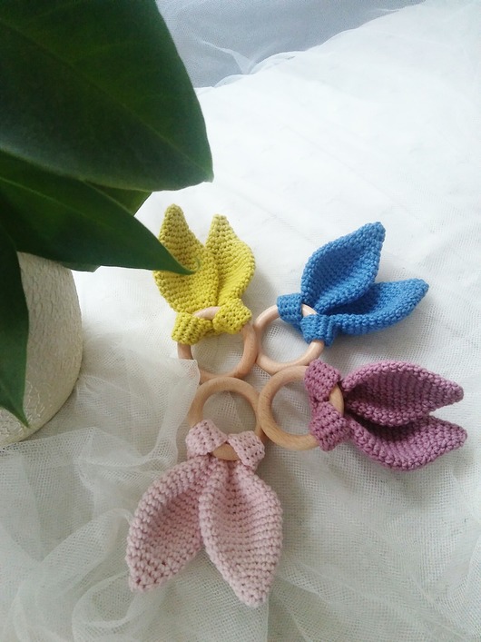 Gryzak - królicze uszy Pompon Design