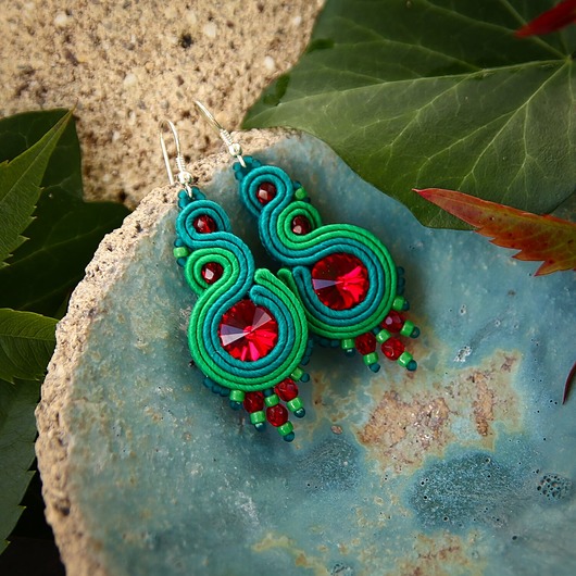 kolczyki soutache Ronja 16 czerwono-zielone kolczyki z sutaszu, srebro.