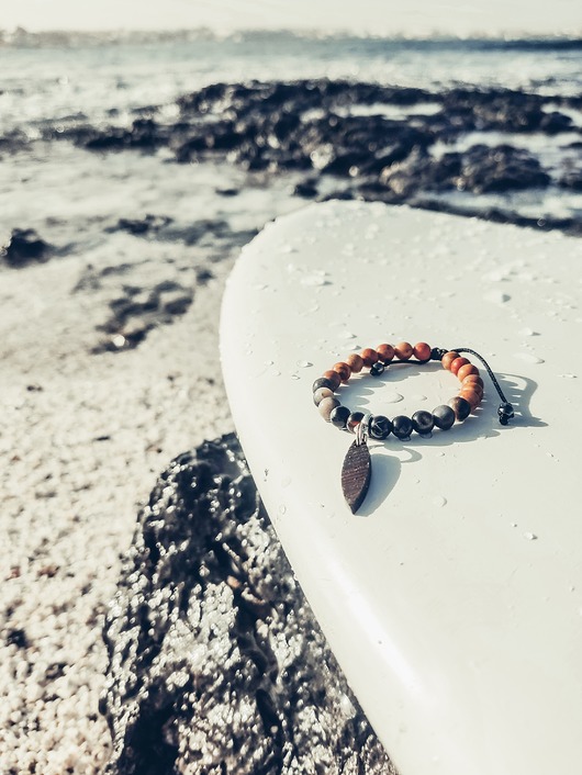 bransoletki z kamieni naturalnych Bransoletka, drewno, wenge, korale, surfing, sport