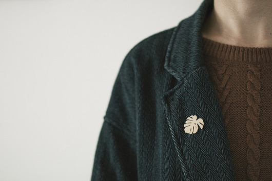 Pin Broszka Vander Liść Monstera Złota Mat Vander jewelry