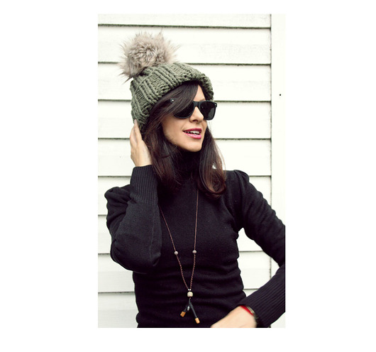 czapki damskie Zielona czapka beanie  z pomponem