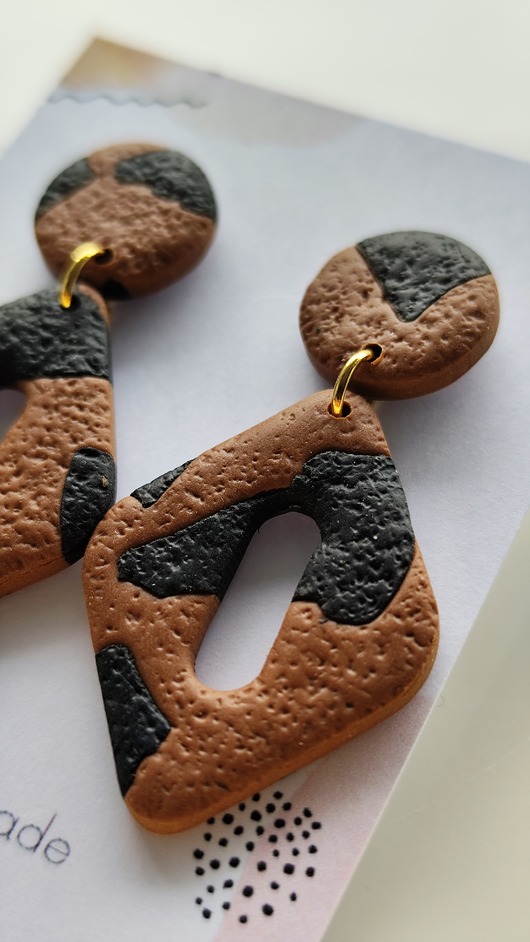 kolczyki z masy plastycznej Kolczyki wiszące panterka zwierzęce brązowe