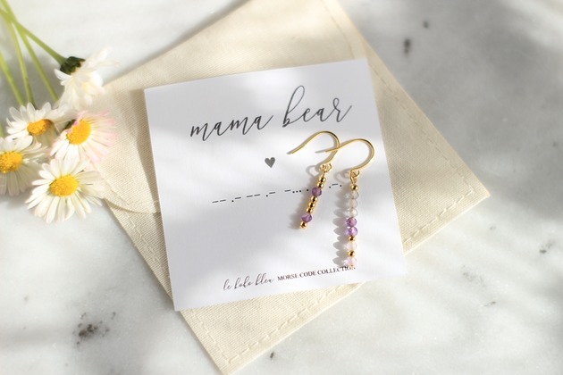 kolczyki z kamieniami MAMA BEAR - Alfabet Morse'a - Kamień urodzeniowy Birthstone