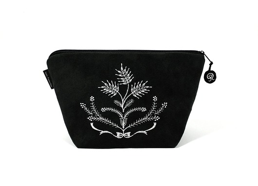 kosmetyczki Czarna kosmetyczka z białym haftem