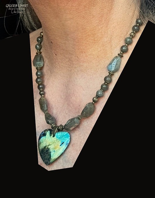 korale Elegancki naszyjnik z labradorytu z cudnie mieniącym się sercem handmade