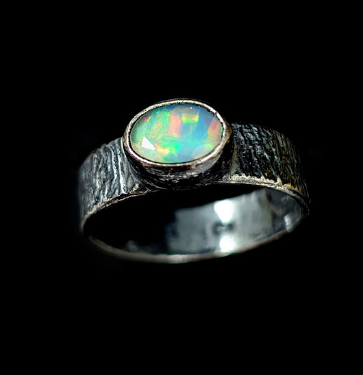 pierścionki srebrne Pierścionek Opal w srebrnej korze r. 20