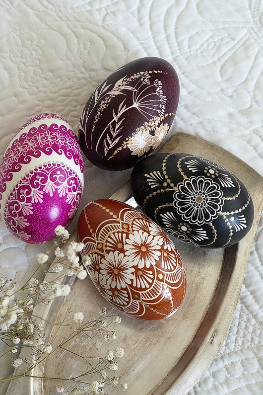 jajka wielkanocne Pisanki tradycyjne batikowe  - różne wzory