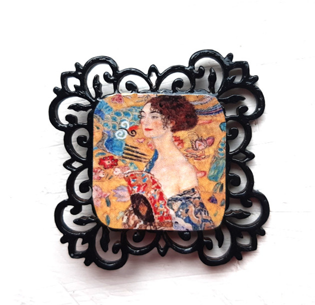 broszki Broszka Dama z wachlarzem