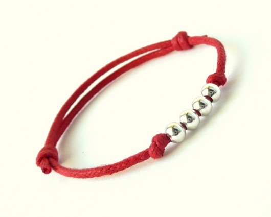 red string Monika Sibiga