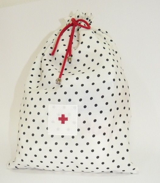 Apteczka- Polka Dot metka by traczka