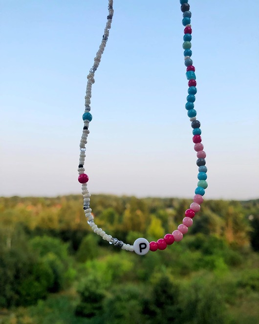 chokery asymetryczny choker z literką P