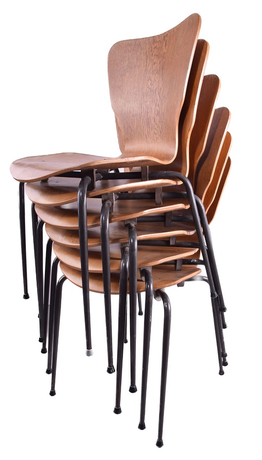 krzesła Komplet sześciu krzeseł Arne Jacobsen Fritz Hansen Dania 1974r 78x43x43cm