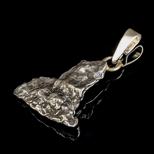 wisiory Surowe piękno meteorytu