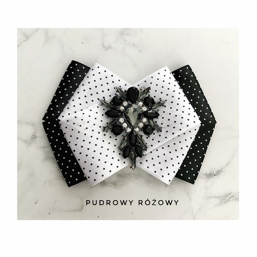 broszki Brosza Black & White w kropeczki  z czarnym kryształem