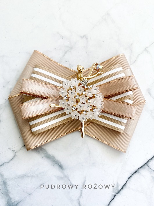 broszki Broszka z   Baletnicą  z kwiatków NOWOŚĆ 1 szt