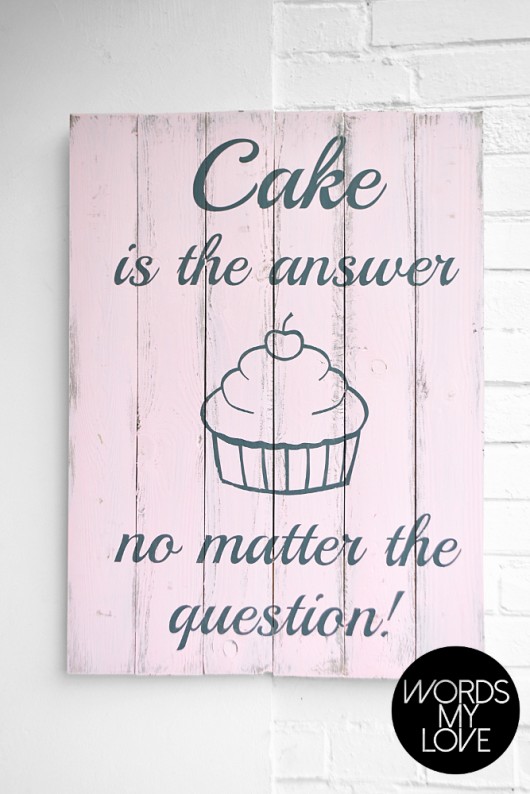 Cake Is The Answer.. drewniana tablica z napisem WordsMyLove