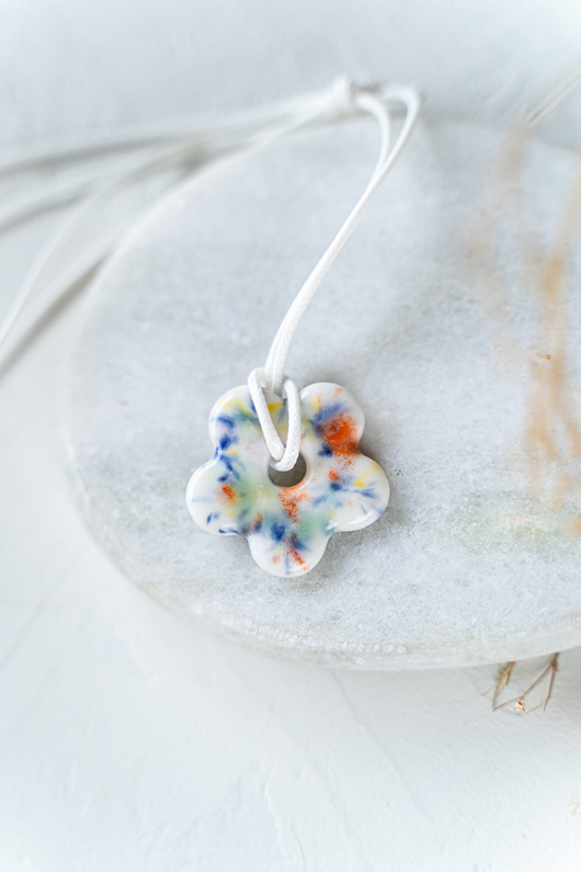 wisiory Porcelanowy naszyjnik FLOWER POWER