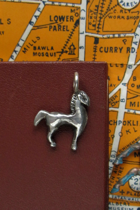 wisiory Srebrna zawieszka konik z epoki brązu