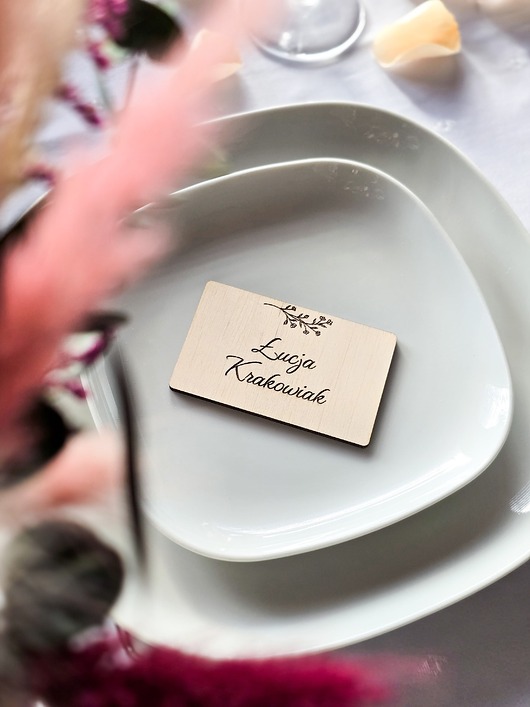 dodatki ślubne Drewniana winietka ślubna z grawerem - prostokątna z motywem florystycznym