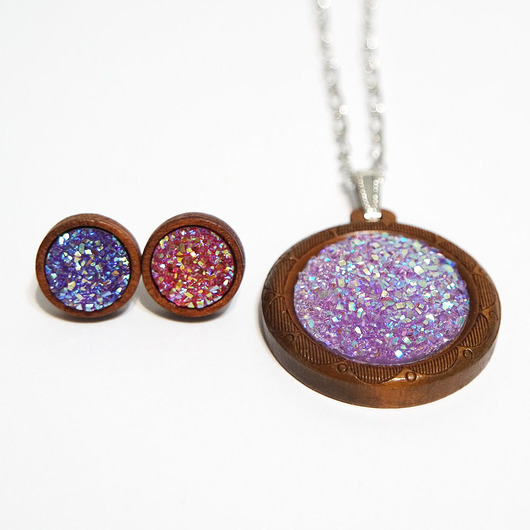 komplet biżuterii Druzy fioletowe i różowe, drewno - naszyjnik i kolczyki