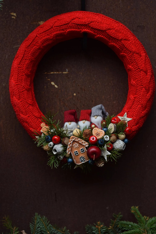 wianki bożonarodzeniowe Skrzaty - Czerwony Wianek świąteczny