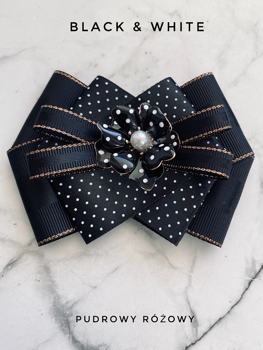 broszki Brosza Black & White z efektowym kwiatem w kropeczki New