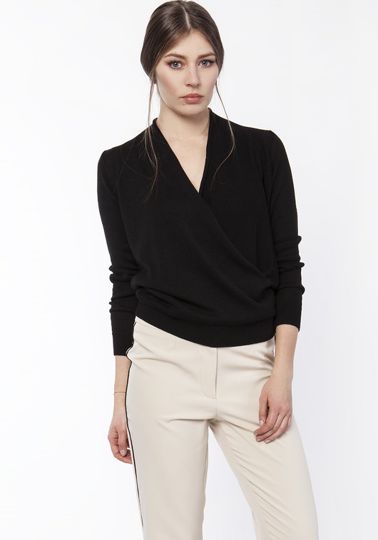 SWETER O KOPERTOWYM DEKOLCIE, SWE119 CZARNY Lanti