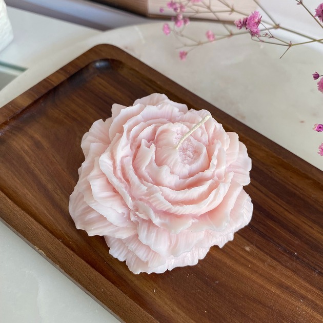 świeczniki i świece Świeca sojowa dekoracyjna "Peony Queen" 75x35mm różowa