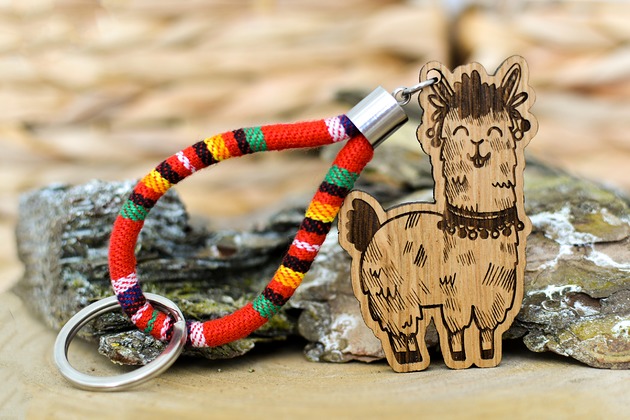 breloki Brelok  do kluczy BOHO LAMA FUNNY Z DREWNA MEXICANO