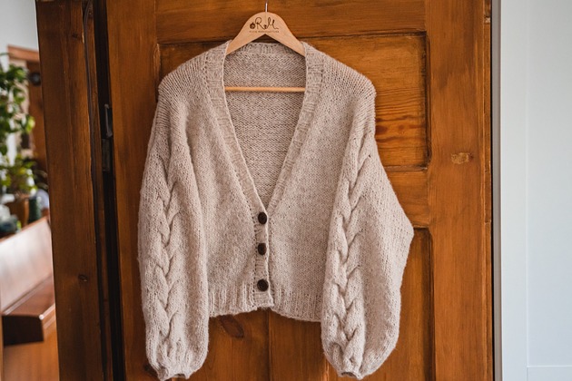 kardigany damskie Sweter z warkoczami, kardigan rozpinany, sweter z guzikami, beżowy sweter