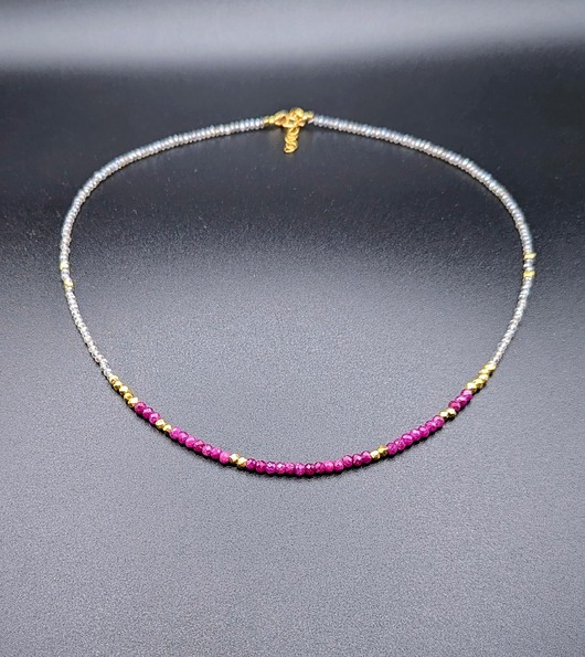 srebrne naszyjniki Wyjątkowy naszyjnik z rubinami, pozłacany