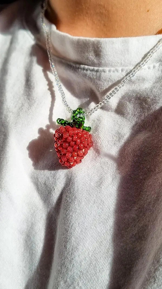 naszyjniki - inne Naszyjnik truskawka Maja, handmade owocowy naszyjnik ze szklanych koralików