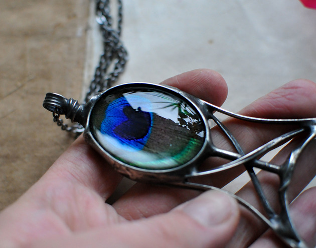 wisiory Lupa z piórem