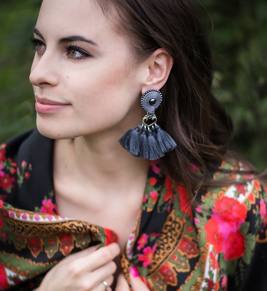 kolczyki soutache Boho Love- kolczyki soutache z chwostami- szare