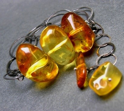 Amber #- złoty bursztyn Garfish Art Gallery