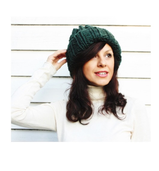 czapki damskie Czapka beanie  z wełną w kolorze szmaragdowym