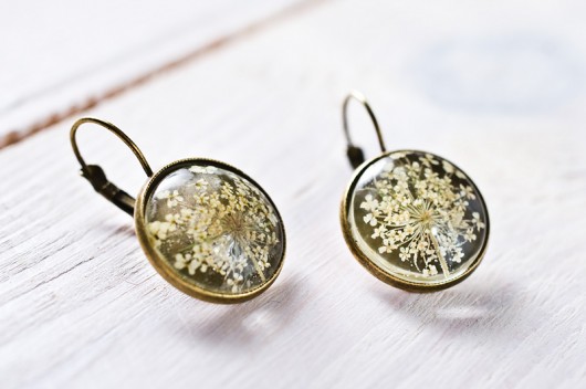 Białe kolczyki z żywicy So Jewelry