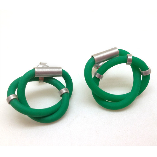 kolczyki wire wrapping Zielone kolczyki z kauczuku i srebra (S)