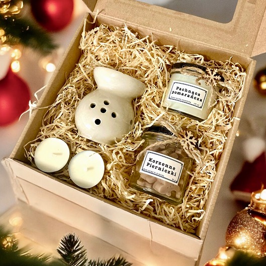 Boże Narodzenie - inne Zestaw prezentowy świąteczny z kominkiem, woskiem zapachowym i świecą