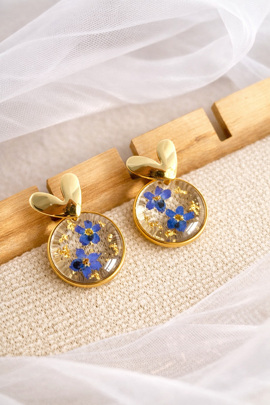 kolczyki z żywicy Kolczyki z niezapominajkami i złotymi sercami Dla Mamy