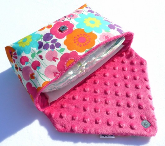 Etui na pieluchy kwiatki mabebe