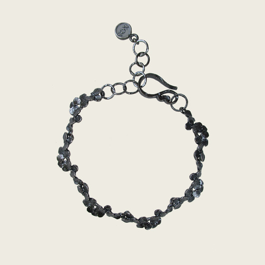 Grafitowa bransoletka z płatków- Jabłonka KOS jewellery