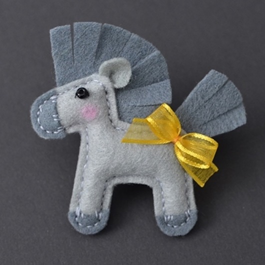 Konik z kokardą Made by Magda