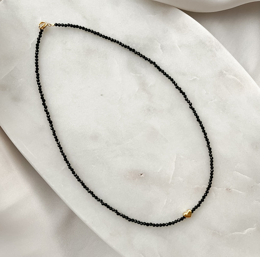 chokery Naszyjnik Choker z czarnym turmalinem i pozłacanym sercem